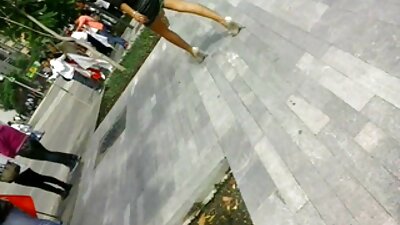 Pamajikan pirang panas nunggang cock batu-teuas lalakina dina dipan